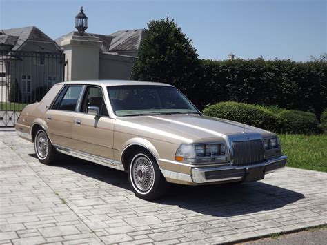 1985 lincoln continental review.